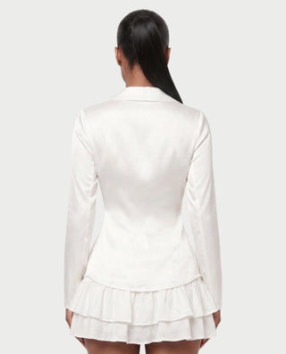 Vestido mini de malla con aberturas y detalle de cadena de JUVIA