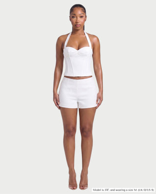 Vestido mini de malla con aberturas y detalle de cadena de JUVIA
