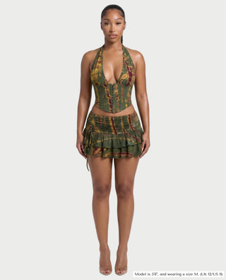 Vestido mini de malla con aberturas y detalle de cadena de JUVIA
