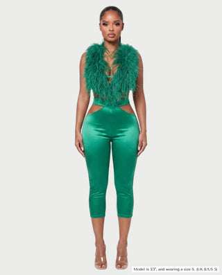 Conjunto de top sin espalda con plumas sintéticas y pantalones capri de KAYLIS