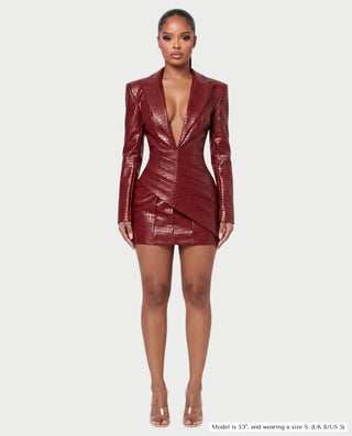 Vestido mini de malla con aberturas y detalle de cadena de JUVIA