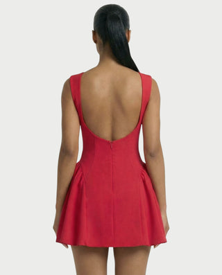 Vestido mini de malla con aberturas y detalle de cadena de JUVIA