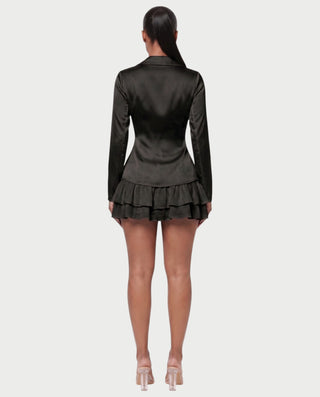 Vestido mini de malla con aberturas y detalle de cadena de JUVIA