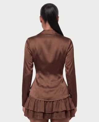 Vestido mini de malla con aberturas y detalle de cadena de JUVIA