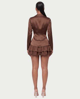 Vestido mini de malla con aberturas y detalle de cadena de JUVIA