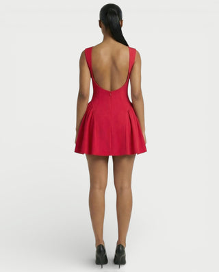 Vestido mini de malla con aberturas y detalle de cadena de JUVIA