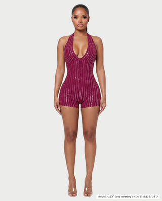 Vestido mini de malla con aberturas y detalle de cadena de JUVIA