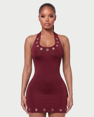 Vestido mini de malla con aberturas y detalle de cadena de JUVIA