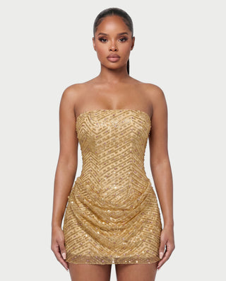 Vestido mini de malla con aberturas y detalle de cadena de JUVIA