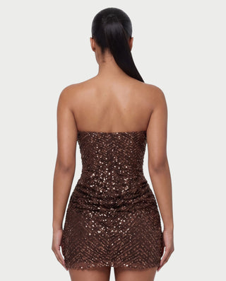 Vestido mini de malla con aberturas y detalle de cadena de JUVIA