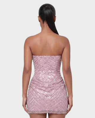 Vestido mini de malla con aberturas y detalle de cadena de JUVIA