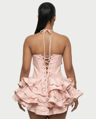 Vestido mini de malla con aberturas y detalle de cadena de JUVIA