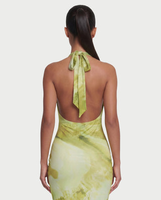 Vestido largo con cuello halter y estampado abstracto de NUVIA