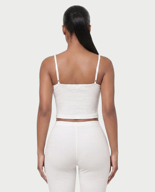 Vestido mini de malla con aberturas y detalle de cadena de JUVIA