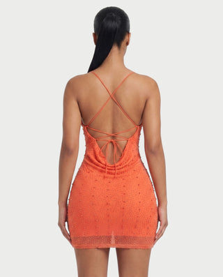Vestido mini de malla con aberturas y detalle de cadena de JUVIA