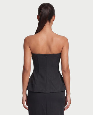 Vestido mini de malla con aberturas y detalle de cadena de JUVIA