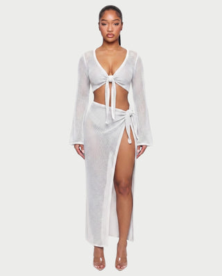 Vestido mini de malla con aberturas y detalle de cadena de JUVIA