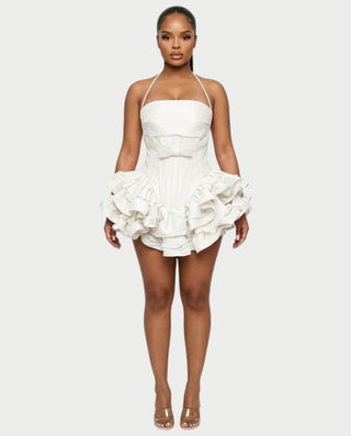 Vestido mini de malla con aberturas y detalle de cadena de JUVIA