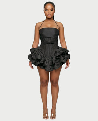Vestido mini de malla con aberturas y detalle de cadena de JUVIA