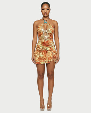 Vestido mini de malla con aberturas y detalle de cadena de JUVIA