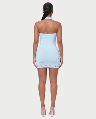 Vestido mini de malla con aberturas y detalle de cadena de JUVIA