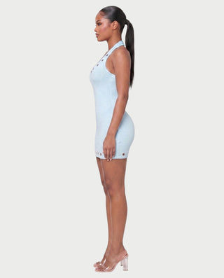 Vestido mini de malla con aberturas y detalle de cadena de JUVIA