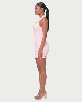 Vestido mini de malla con aberturas y detalle de cadena de JUVIA