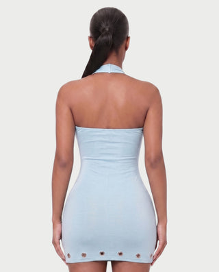 Vestido mini de malla con aberturas y detalle de cadena de JUVIA