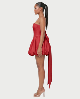 Vestido mini de malla con aberturas y detalle de cadena de JUVIA