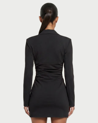 Vestido mini de malla con aberturas y detalle de cadena de JUVIA