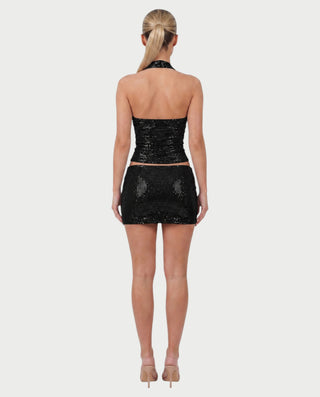 Vestido mini de malla con aberturas y detalle de cadena de JUVIA