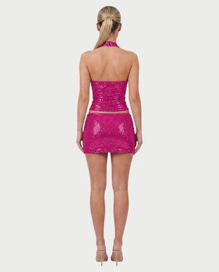 Vestido mini de malla con aberturas y detalle de cadena de JUVIA