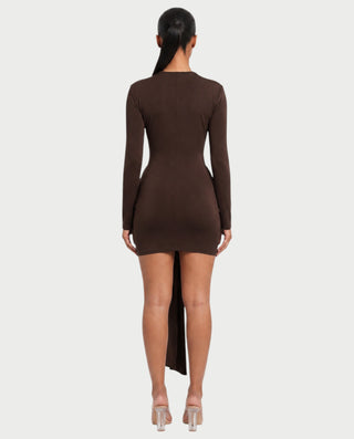 Vestido mini de manga larga con nudo delantero de ORIYA