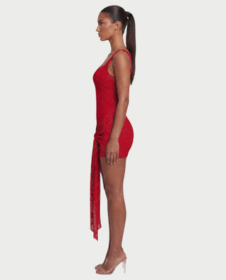 Vestido mini de malla con aberturas y detalle de cadena de JUVIA