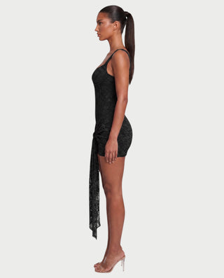 Vestido mini de malla con aberturas y detalle de cadena de JUVIA