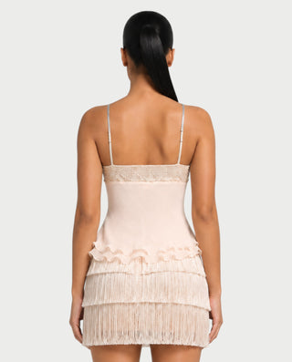 Vestido mini de malla con aberturas y detalle de cadena de JUVIA
