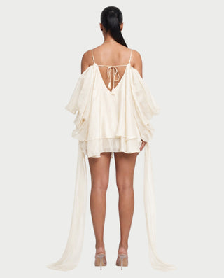 Vestido mini de malla con aberturas y detalle de cadena de JUVIA