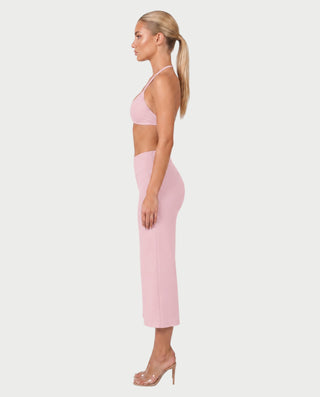 Vestido mini de malla con aberturas y detalle de cadena de JUVIA