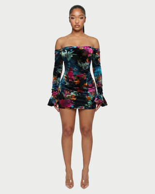 Vestido mini floral de terciopelo con hombros descubiertos de CATELYN