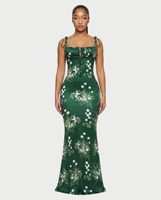 Vestido mini de malla con aberturas y detalle de cadena de JUVIA