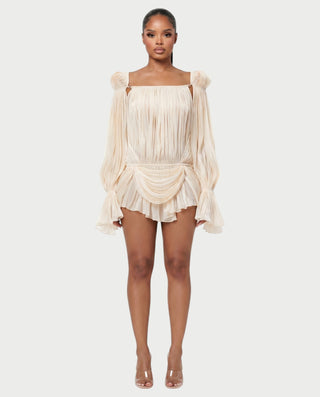 Vestido mini de malla con aberturas y detalle de cadena de JUVIA