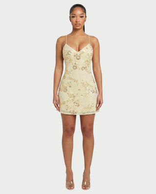 Vestido mini de malla con aberturas y detalle de cadena de JUVIA