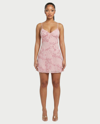 Vestido mini de malla con aberturas y detalle de cadena de JUVIA