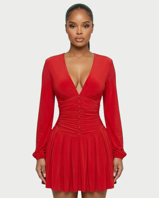 Vestido mini de malla con aberturas y detalle de cadena de JUVIA