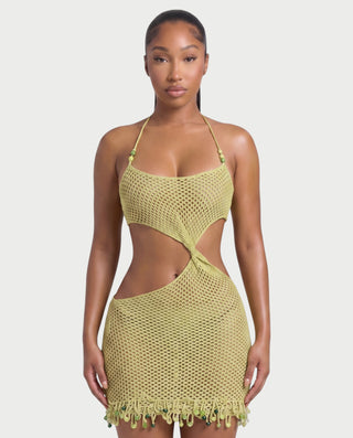 Vestido mini de malla con aberturas y detalle de cadena de JUVIA