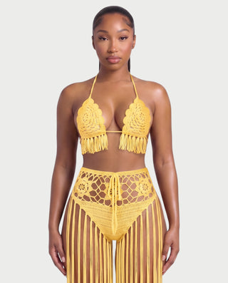 Vestido mini de malla con aberturas y detalle de cadena de JUVIA
