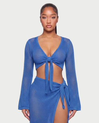 Vestido mini de malla con aberturas y detalle de cadena de JUVIA