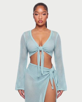 Vestido mini de malla con aberturas y detalle de cadena de JUVIA