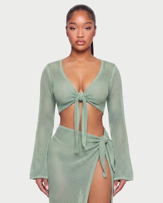 Vestido mini de malla con aberturas y detalle de cadena de JUVIA