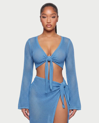 Vestido mini de malla con aberturas y detalle de cadena de JUVIA